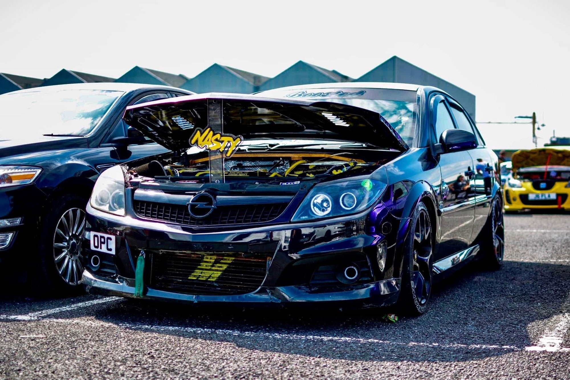 Custom Made any design Bonnet Prop/Holder image 0